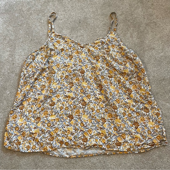 ❤️2/$30 - 3 flowy tank tops - Picture 8 of 8